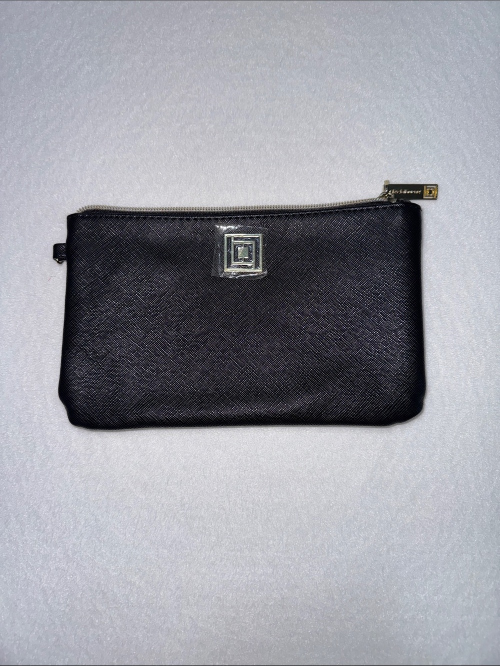 Liz Claiborne Black Saffiano Zip Pouch Clutch Wallet Missing Wristlet Strap